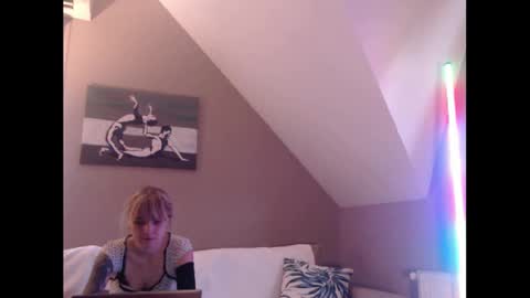 A girl online show from December 2, 7:47 am