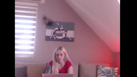 A girl online show from September 12, 7:19 am