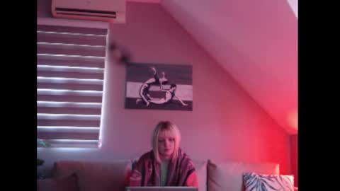 A girl online show from October 27, 7:56 am