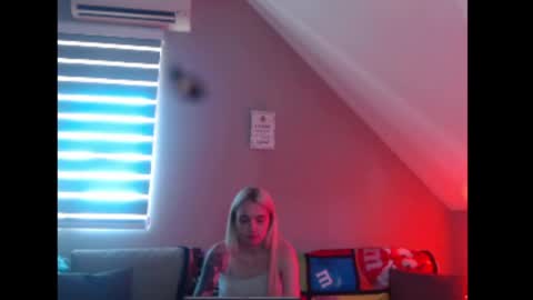Snapshot of dreamcatcherfantasy chatting on May 29, 7:28 am A girl online show from May 29, 7:28 am
