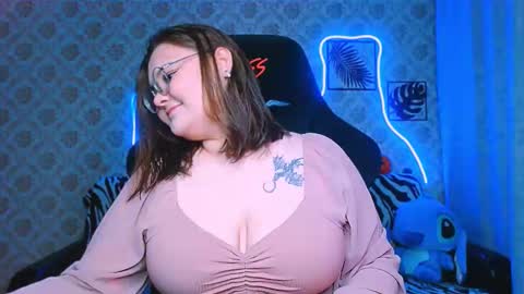 dreamforyoue2 online show from October 19, 8:09 pm