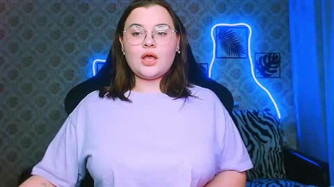 dreamforyoue2 online show from December 15, 8:35 pm