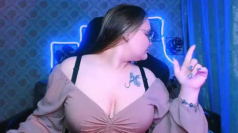 dreamforyoue2 online show from May 3, 5:08 pm