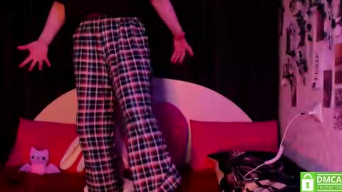 Snapshot of dreamgirllove chatting on November 6, 2:45 am Billy online show from November 6, 2:45 am