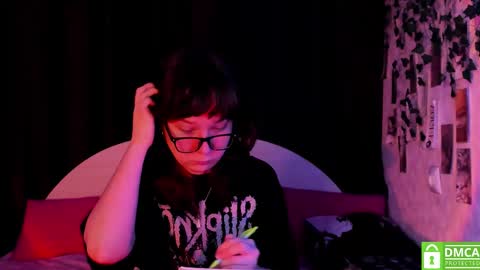 Snapshot of dreamgirllove chatting on November 13, 10:41 pm Billy online show from November 13, 10:41 pm