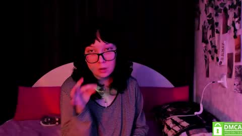 Snapshot of dreamgirllove chatting on December 2, 9:43 pm Billy online show from December 2, 9:43 pm