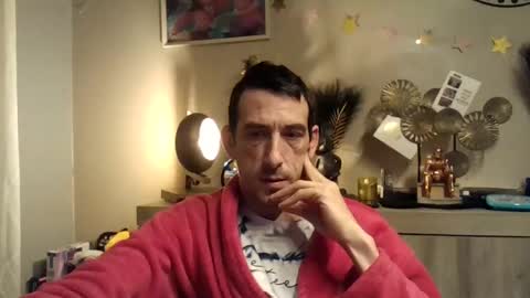 Snapshot of dreamguy38 chatting on December 31, 5:44 am dreamguy38 online show from December 31, 5:44 am