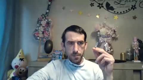 Snapshot of dreamguy38 chatting on November 13, 8:24 am dreamguy38 online show from November 13, 8:24 am