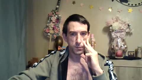 Snapshot of dreamguy38 chatting on November 17, 4:29 am dreamguy38 online show from November 17, 4:29 am