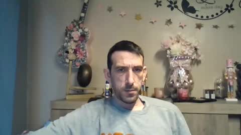 Snapshot of dreamguy38 chatting on December 15, 7:56 am dreamguy38 online show from December 15, 7:56 am