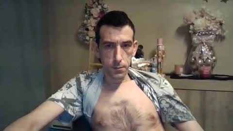 Snapshot of dreamguy38 chatting on December 18, 4:40 am dreamguy38 online show from December 18, 4:40 am