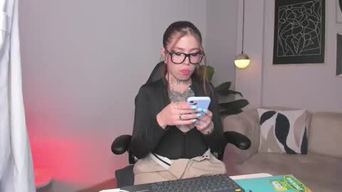 Snapshot of dreamleah_ chatting on September 22, 5:09 am dreamleah_ online show from September 22, 5:09 am