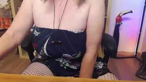 dreammilfi online show from November 10, 8:24 am