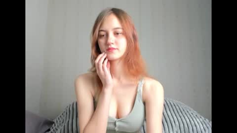 Snapshot of dreamy_pollyyy chatting on December 19, 3:46 am dreamy_pollyyy online show from December 19, 3:46 am