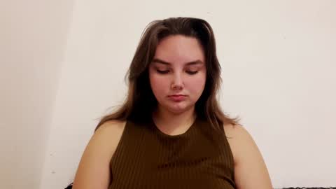 Snapshot of dreamyblushfairy chatting on December 4, 9:18 am Mila online show from December 4, 9:18 am