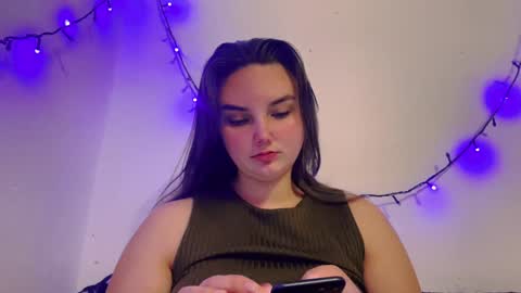 Snapshot of dreamyblushfairy chatting on December 5, 3:28 pm Mila online show from December 5, 3:28 pm