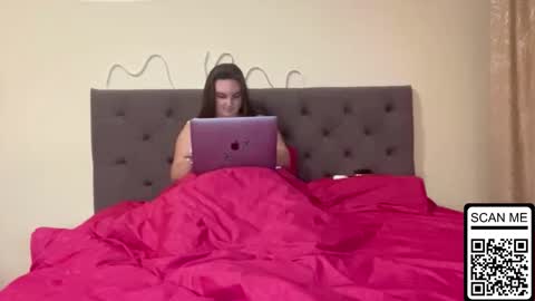 Snapshot of dreamyblushfairy chatting on October 7, 3:20 pm Mila online show from October 7, 3:20 pm