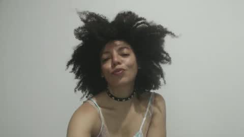 DreamyLatina online show from May 4, 1:45 am