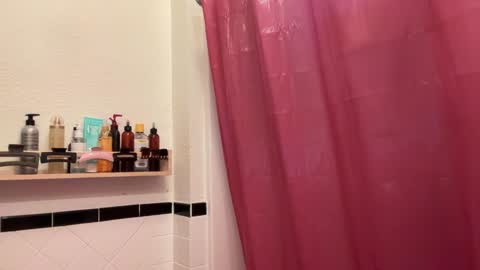 Snapshot of dreamyriri chatting on December 10, 5:44 pm RIRI OR DREAMY online show from December 10, 5:44 pm