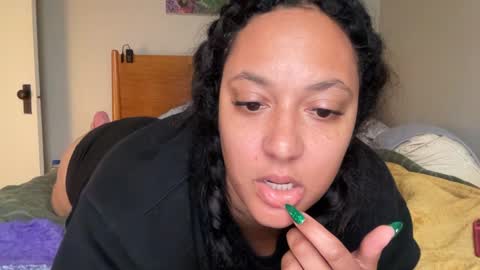 Snapshot of dreamyriri chatting on December 22, 7:52 pm RIRI OR DREAMY online show from December 22, 7:52 pm