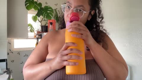 Snapshot of dreamyriri chatting on January 31, 9:48 pm RIRI OR DREAMY online show from January 31, 9:48 pm