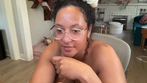 Snapshot of dreamyriri chatting on February 1, 12:51 am RIRI OR DREAMY online show from February 1, 12:51 am