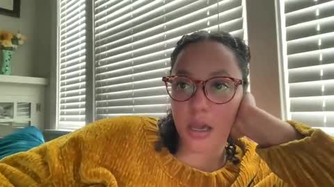 Snapshot of dreamyriri chatting on February 9, 11:36 pm RIRI OR DREAMY online show from February 9, 11:36 pm