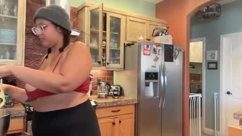 Snapshot of dreamyriri chatting on February 14, 4:31 pm RIRI OR DREAMY online show from February 14, 4:31 pm