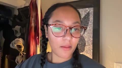 Snapshot of dreamyriri chatting on February 19, 6:00 pm RIRI OR DREAMY online show from February 19, 6:00 pm