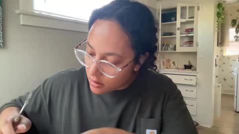 Snapshot of dreamyriri chatting on February 25, 6:53 pm RIRI OR DREAMY online show from February 25, 6:53 pm