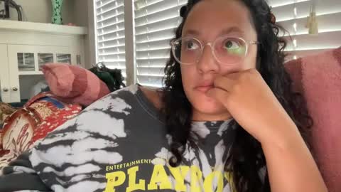 Snapshot of dreamyriri chatting on September 24, 4:10 pm RIRI OR DREAMY online show from September 24, 4:10 pm