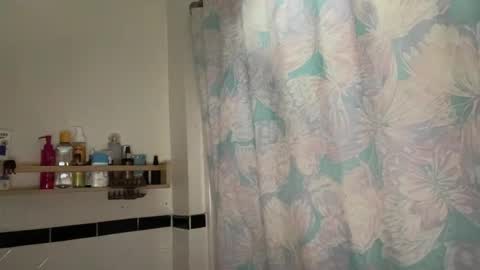 Snapshot of dreamyriri chatting on September 30, 4:23 pm RIRI OR DREAMY online show from September 30, 4:23 pm