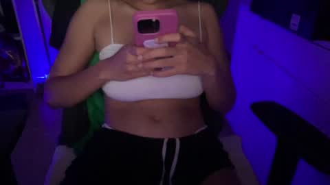 Snapshot of drella255 chatting on August 6, 12:56 am Drella255 online show from August 6, 12:56 am