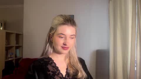Dia online show from June 13, 1:42 pm