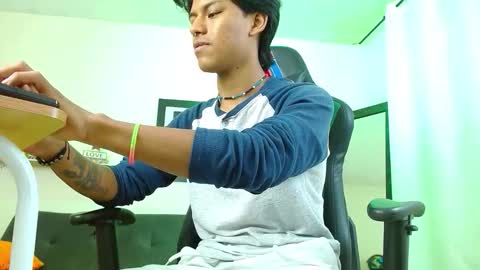 Snapshot of dreyk20 chatting on November 15, 2:57 pm Dreyk online show from November 15, 2:57 pm