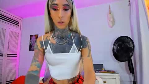 drippyorlove online show from January 17, 4:54 pm