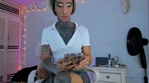 drippyorlove online show from May 11, 8:28 pm
