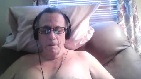 Snapshot of drthick1224 chatting on October 15, 7:03 pm drthick1224 online show from October 15, 7:03 pm