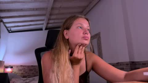 Snapshot of drug_feet chatting on May 12, 10:12 am Mistress Lola Slavic witch online show from May 12, 10:12 am