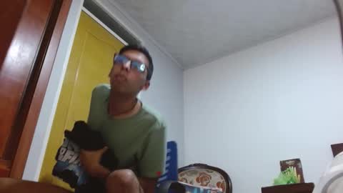 Snapshot of dtwink0310 chatting on December 4, 2:21 am David online show from December 4, 2:21 am