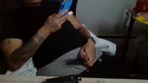 Snapshot of dubz07 chatting on November 10, 8:13 am dubz07 online show from November 10, 8:13 am