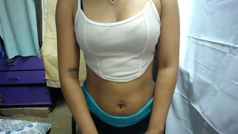 Snapshot of dulce2415 chatting on June 17, 9:38 pm dulce2415 online show from June 17, 9:38 pm