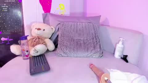 dulce_charm_ online show from July 28, 6:20 pm
