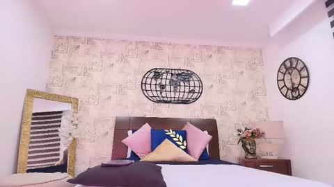 DULCE  online show from November 18, 1:04 pm