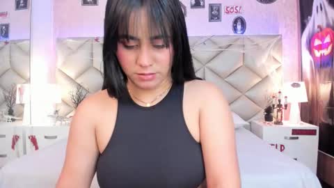 Snapshot of dulce_hiil_ chatting on October 22, 8:19 pm Monday 5-2 am From Tuesday to Friday5-1 am Colombia time online show from October 22, 8:19 pm