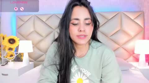 Snapshot of dulce_hiil_ chatting on December 4, 9:34 pm Monday 5-2 am From Tuesday to Friday5-1 am Colombia time online show from December 4, 9:34 pm