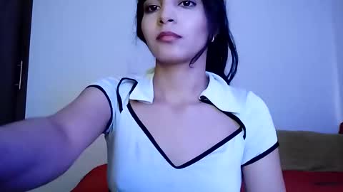 Snapshot of dulce_lucero chatting on January 7, 9:25 pm dulce_lucero online show from January 7, 9:25 pm