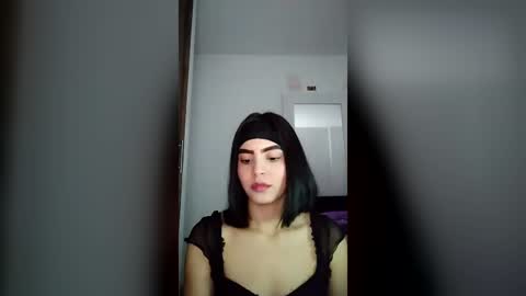 Snapshot of dulce_lucero chatting on June 18, 2:23 am dulce_lucero online show from June 18, 2:23 am