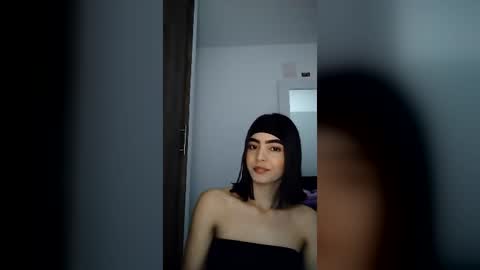 Snapshot of dulce_lucero chatting on June 22, 2:25 pm dulce_lucero online show from June 22, 2:25 pm