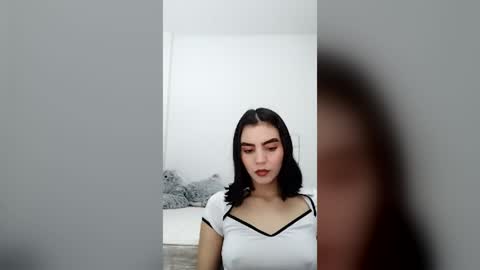 Snapshot of dulce_lucero chatting on July 13, 2:03 am dulce_lucero online show from July 13, 2:03 am